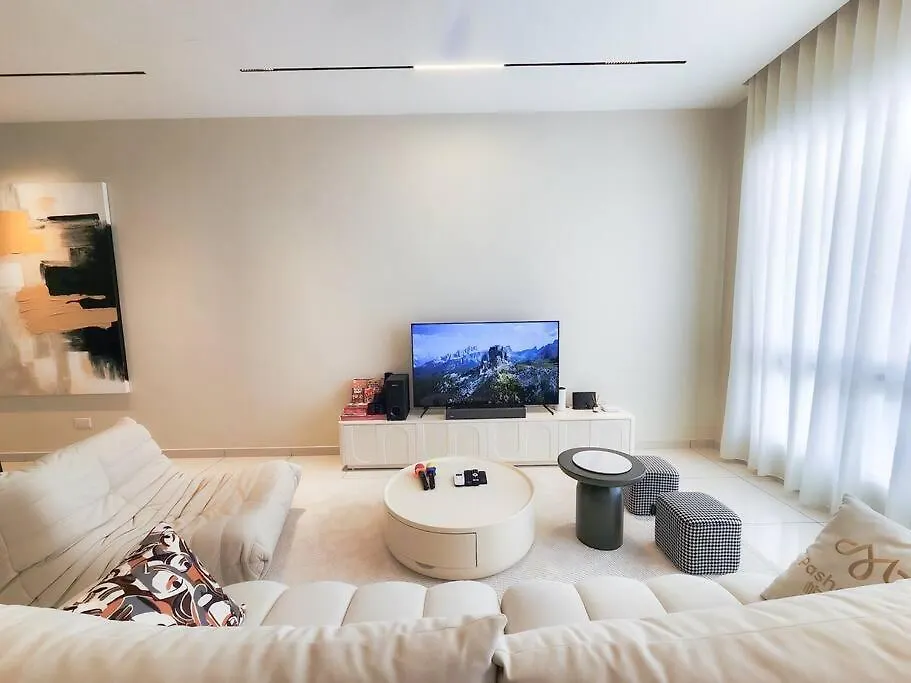 Austin Crest -- Muji X Mahjong X Karaoke X Staycation 4Br3B #10Pax By Cowidea Johor Bahru Holiday home